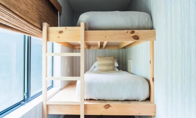 Lake Placid Hotel | Party Friends Suite l Two Queen Beds l Fun & Spacious at Bluebird
