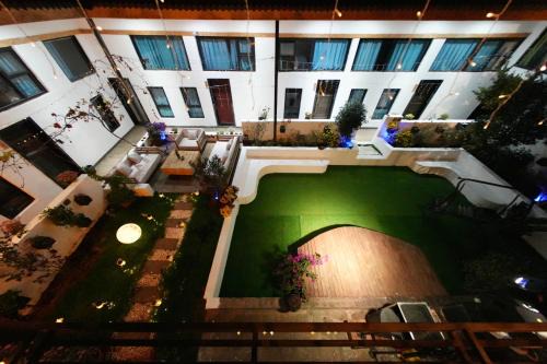 Lijiang House | Party House