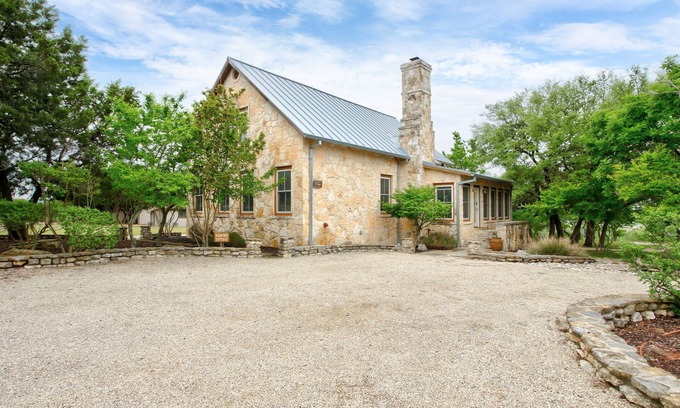 Comfort House | Parvin's Cottage at Riven Rock Ranch in Comfort TX