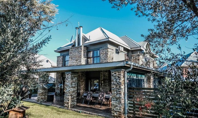 Vredefort House | Parys, Vaal de Grace