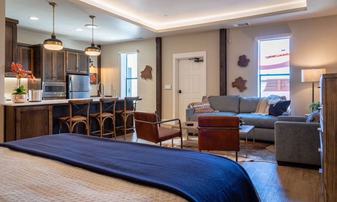Paso Robles Apartment | Paso Park Suite 202-Gracious Suite Living Above Downtown Paso Robles!