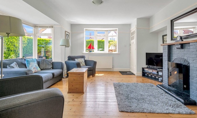 Birchington House | Pass the Keys | Little Haven, A stunning Bungalow in Minnis Bay