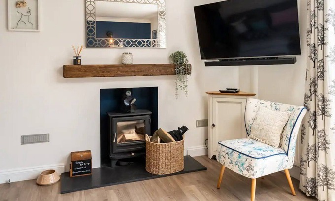 Little Kimble House | Pass the Keys | Cute & Cosy Cottage | Chilterns
