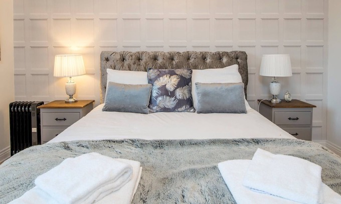 Atlantic Wharf Apartment | Pass the Keys | 2 Bed Apartment with Views & Parking very central!