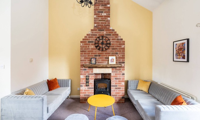 York House | Pass the Keys | 20 Hazelnut Grove · Spacious Contemporary 2-Bed House in York