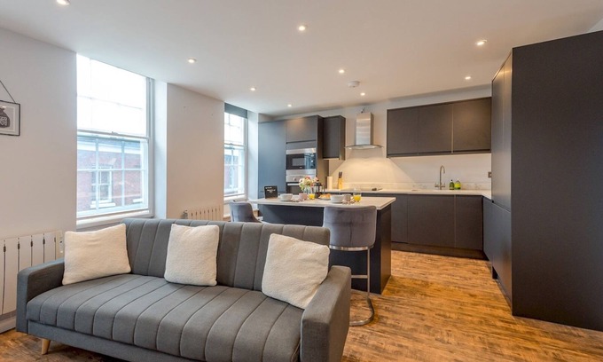 Shrewsbury Apartment | Pass the Keys | 5B One bedrom Central Modern Apartment