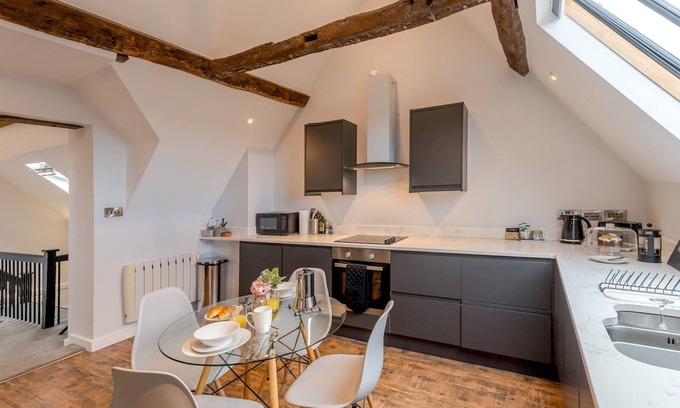 Shrewsbury Apartment | Pass the Keys | 5C Charming Town Centre Apartment With Roof Top Views