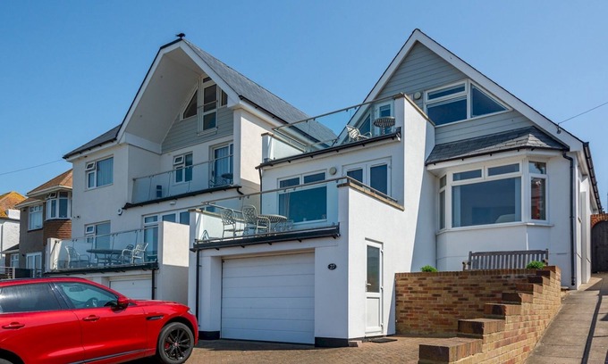 Swalecliffe House | Pass the Keys | A Spacious Seaside house in Hampton, Herne Bay