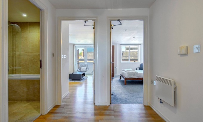 Trafford Apartment | Pass the Keys | Amazing 2 Bed in Altrincham