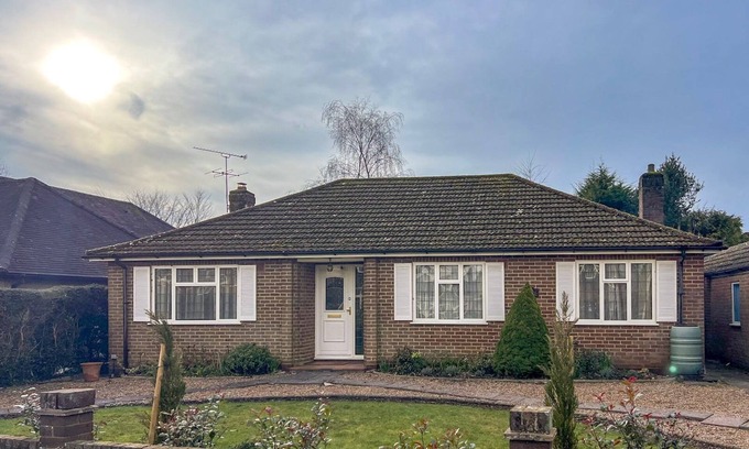 Beaconsfield House | Pass the Keys | Beaconsfield Peaceful Bungalow