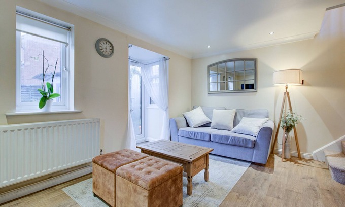 Basildon House | Pass the Keys | Beautiful Cosy Home
