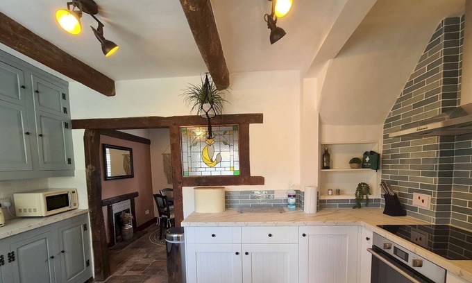 Mickle Trafford House | Pass the Keys | Beautiful 2 bed cottage - 10 mins from Chester!