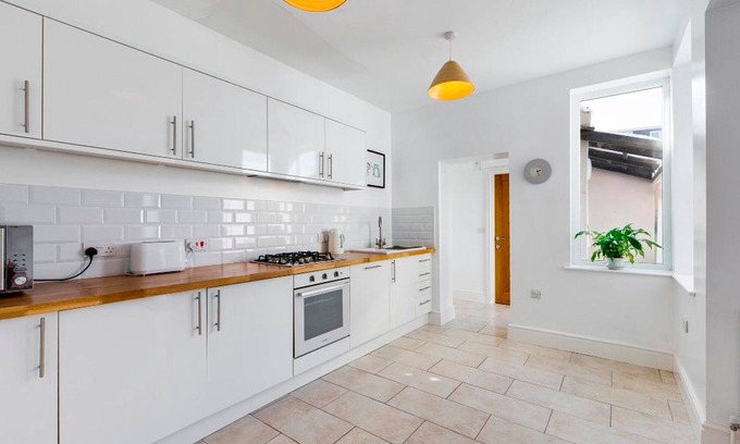Mumbles House | Pass the Keys | Beautifully Renovated Mumbles Home with Parking