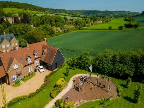 Saunderton House | Pass the Keys Bright Spacious Chilterns Hideaway