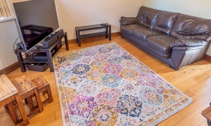 Bramcote House | Pass the Keys | Central 2 bedroom home in Beeston