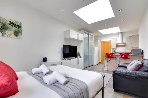 Mill Road House | Pass the Keys Central Modern Cabin on Mill Road