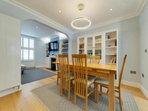 Cambridge City Centre House | Pass the Keys Centrally located modern and spacious 3 Bed terrace