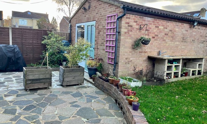St Albans House | Pass the Keys | Charming Guest House in St Albans with Parking