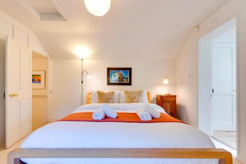 Cambridge House | Pass the Keys Charming Cottage in City Centre with Free parking