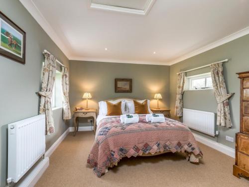Stoughton House | Pass the Keys Charming Country Cottage With Spectacular Views