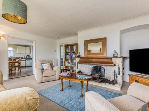 Emsworth House | Pass the Keys Charming Harbourside Cottage