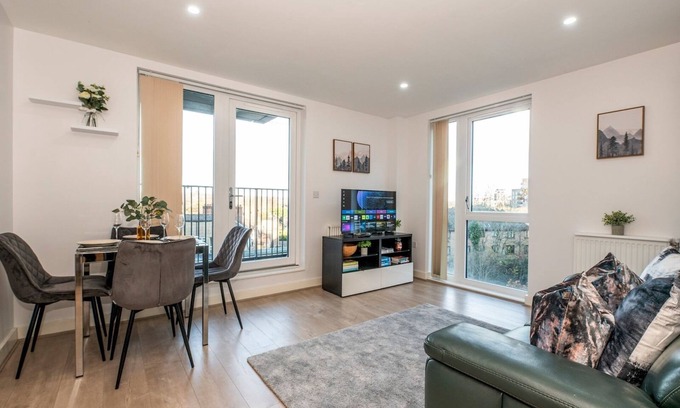 Whittington Apartment | Pass the Keys | Cosy 2-Bed 2-Bath- 2 Mins to Tube, Near London Museum