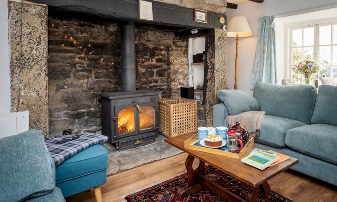 Craven Arms House | Pass the Keys | Cosy cottage hideaway set in beautiful countryside
