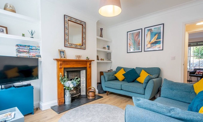 Canterbury House | Pass the Keys | Cosy terrace within city walls ideal for exploring
