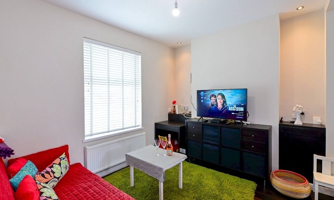 Whitchurch House | Pass the Keys | Cozy family home near Cardiff Centre