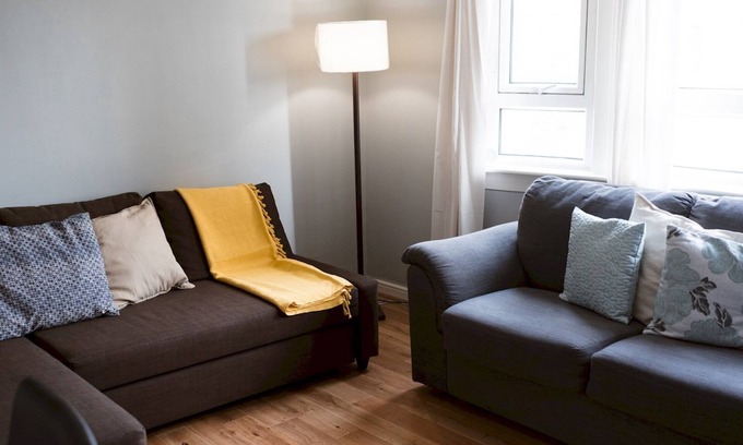 Paisley Apartment | Pass the Keys | Cozy two bed flat near Glasgow Airport & Paisley