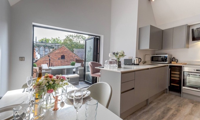 Shrewsbury Apartment | Pass the Keys | Dahlia Contemporary town centre apartment