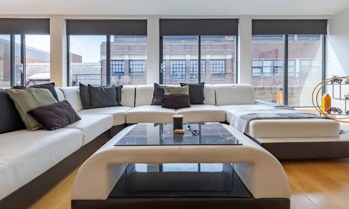 Birmingham City Centre Ski Chalet | Pass the Keys | Executive Penthouse | 2 Bed | Jewellery Quarter!