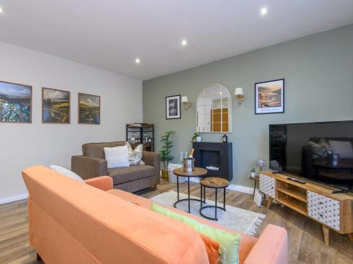 Shipley Apartment | Pass the Keys Family Friendly home in Baildon Court-Free Parking