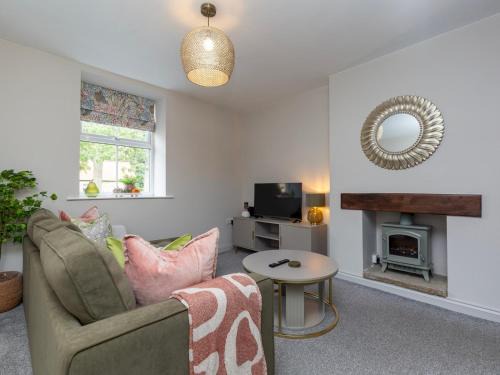 Staindrop House | Pass the Keys Foxglove Cottage – Cosy Countryside Retreat