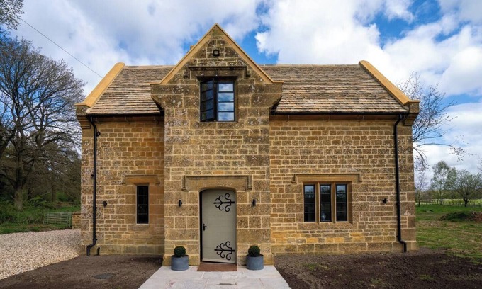 Lower Lemington House | Pass the Keys | Fourshires Lodge | Wonderful panoramic views