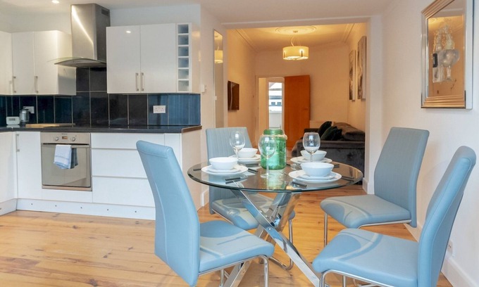 Leigh-on-Sea Apartment | Pass the Keys | Cosy flat in Leigh