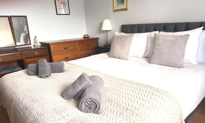 New Romney House | Pass the Keys | Hamilton House-Superb location!