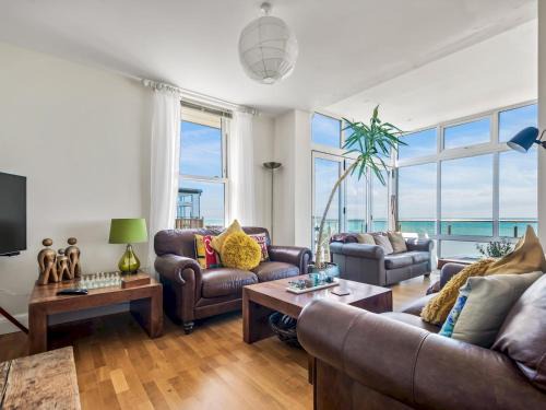 Herne Bay Apartment | Pass the Keys Jarrahdale Beach House - Stunning Luxurious Holiday Pad by the sea