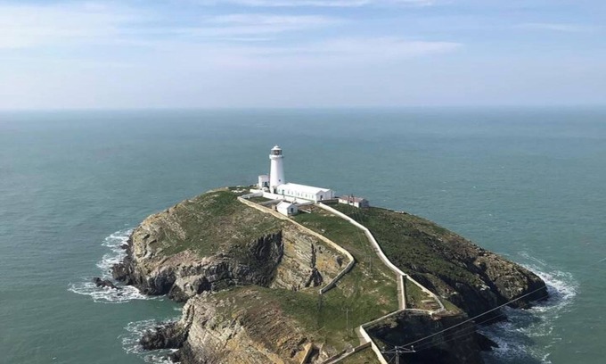 Llanerchymedd House | Pass the Keys | Large Lakeside Country House