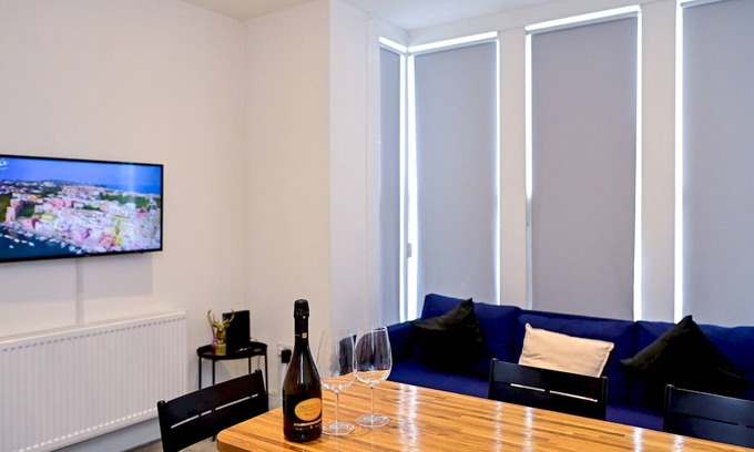 Caerau Apartment | Pass the Keys | Llandaff - Modern, Bright & Central w/Parking