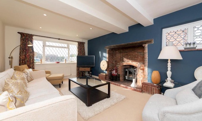 Henley House | Pass the Keys Luxurious Country House with Cinema Games Room