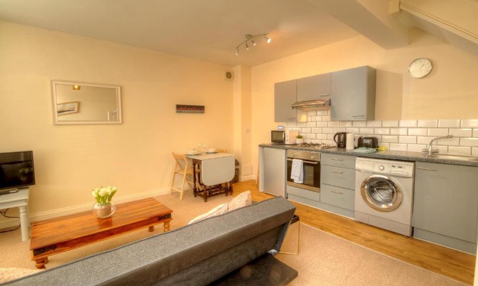 Portsmouth House | Pass the Keys Luxury 2 bed house in quiet Baffins area, sleeps 5