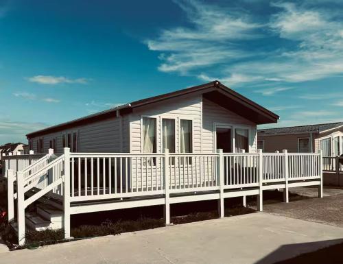 Lydd-on-Sea Apartment | Pass the Keys Luxury Lodge