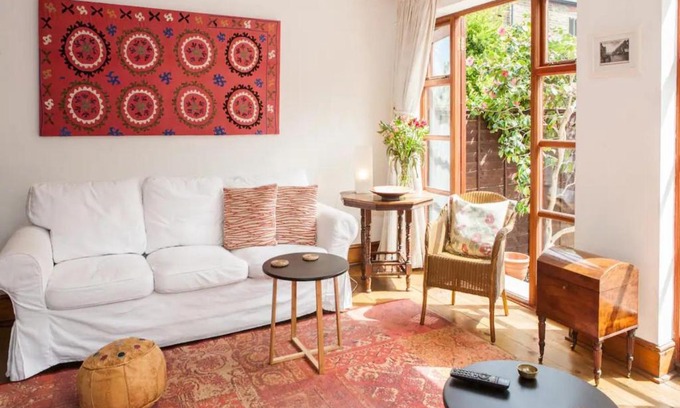 Earlsfield House | Pass the Keys - Mediterranean Garden Home