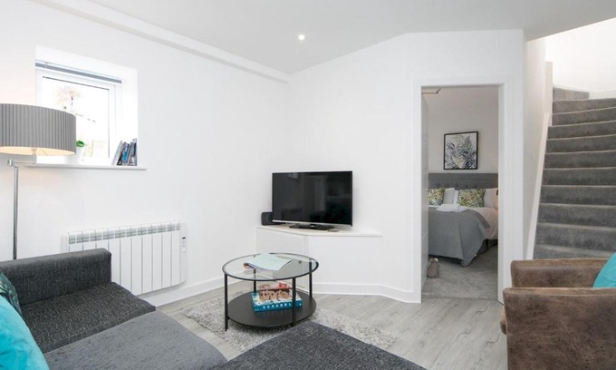 Bryngwran Apartment | Pass the Keys Modern 2 bed Apartment in Rhosneigr