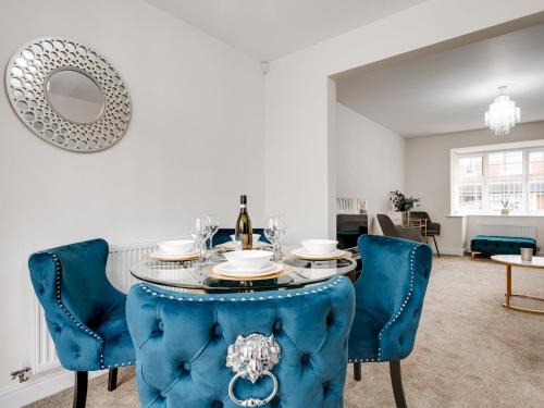 Kirkby House | Pass the Keys Modern and Cozy Kirkby Retreat Parking Sleeps 5