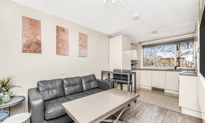 Stepney Green Apartment | Pass the Keys | Modern Apartment by Whitechapel Hospital