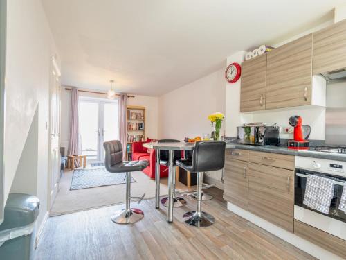 Telford House | Pass the Keys Modern Bright Home Bunk Beds GardenParking