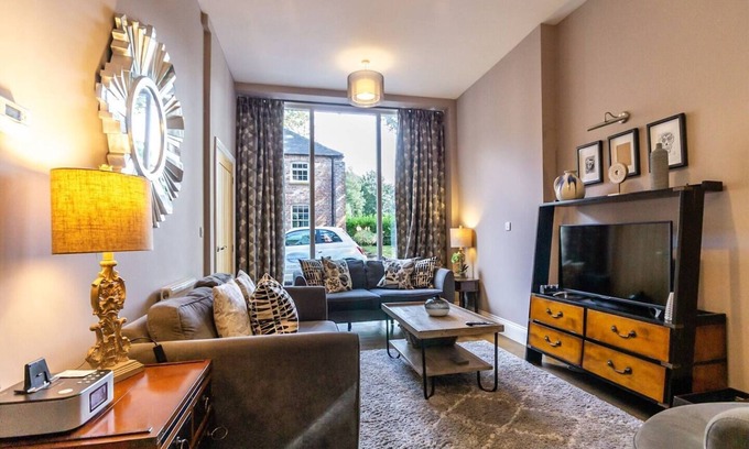 York House | Pass the Keys | No. 1 - Laurel Cottage