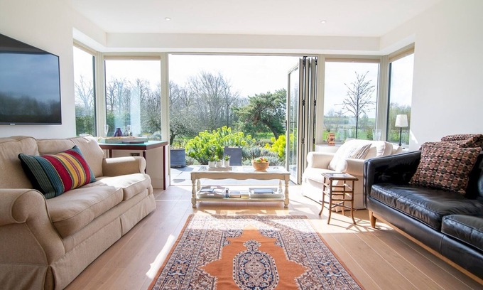 Birlingham House | Pass the Keys | Peaceful Countryside Residence